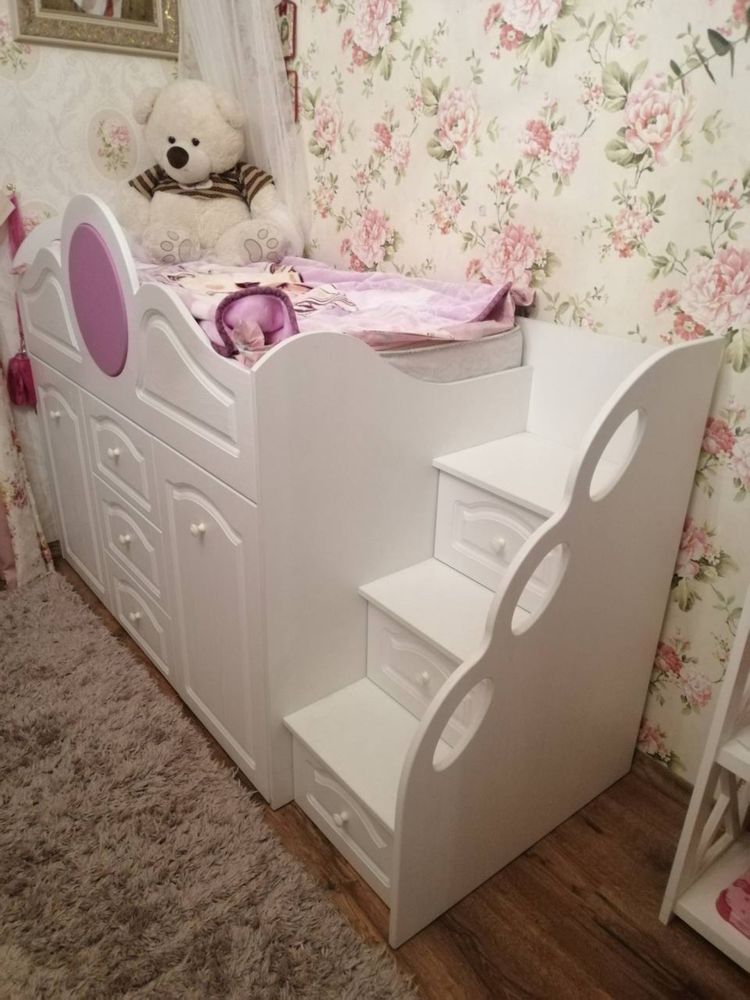 Красивая детская кроватка