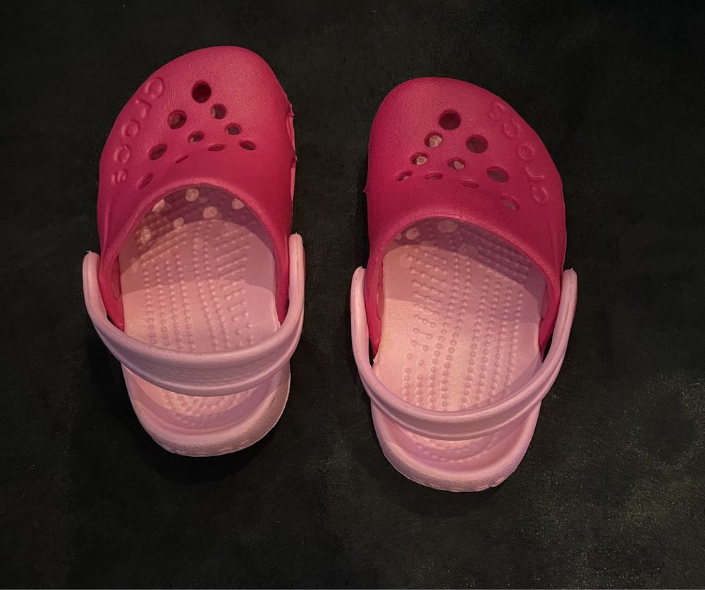 Crocs menina rosa