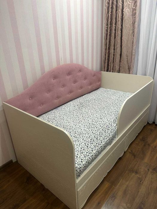 Ліжечко для дівчинки