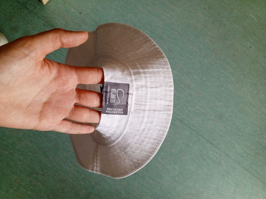 Biała letnia panama z pandą "maybe later"