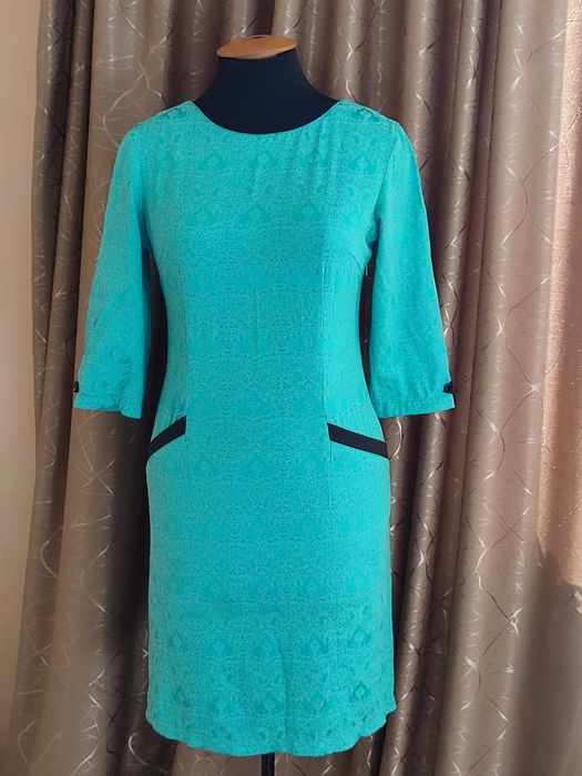 Жіноча сукня у гарному стані.