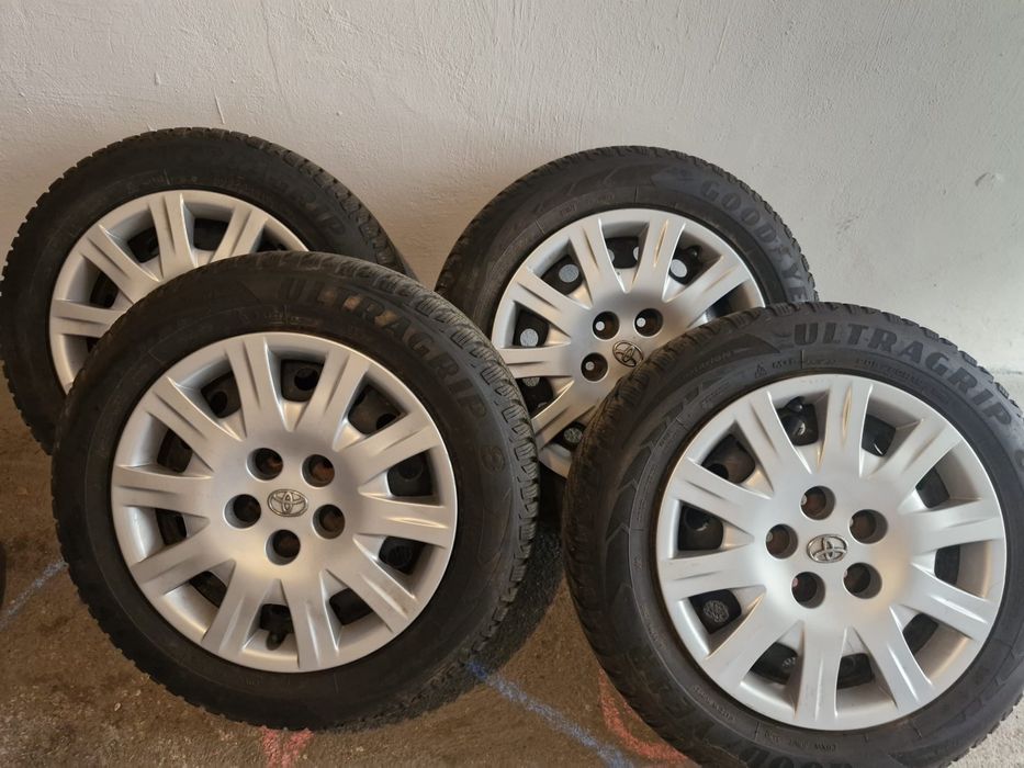 Opony zimowe Goodyear Ultragrip8 z felgami stalowymi