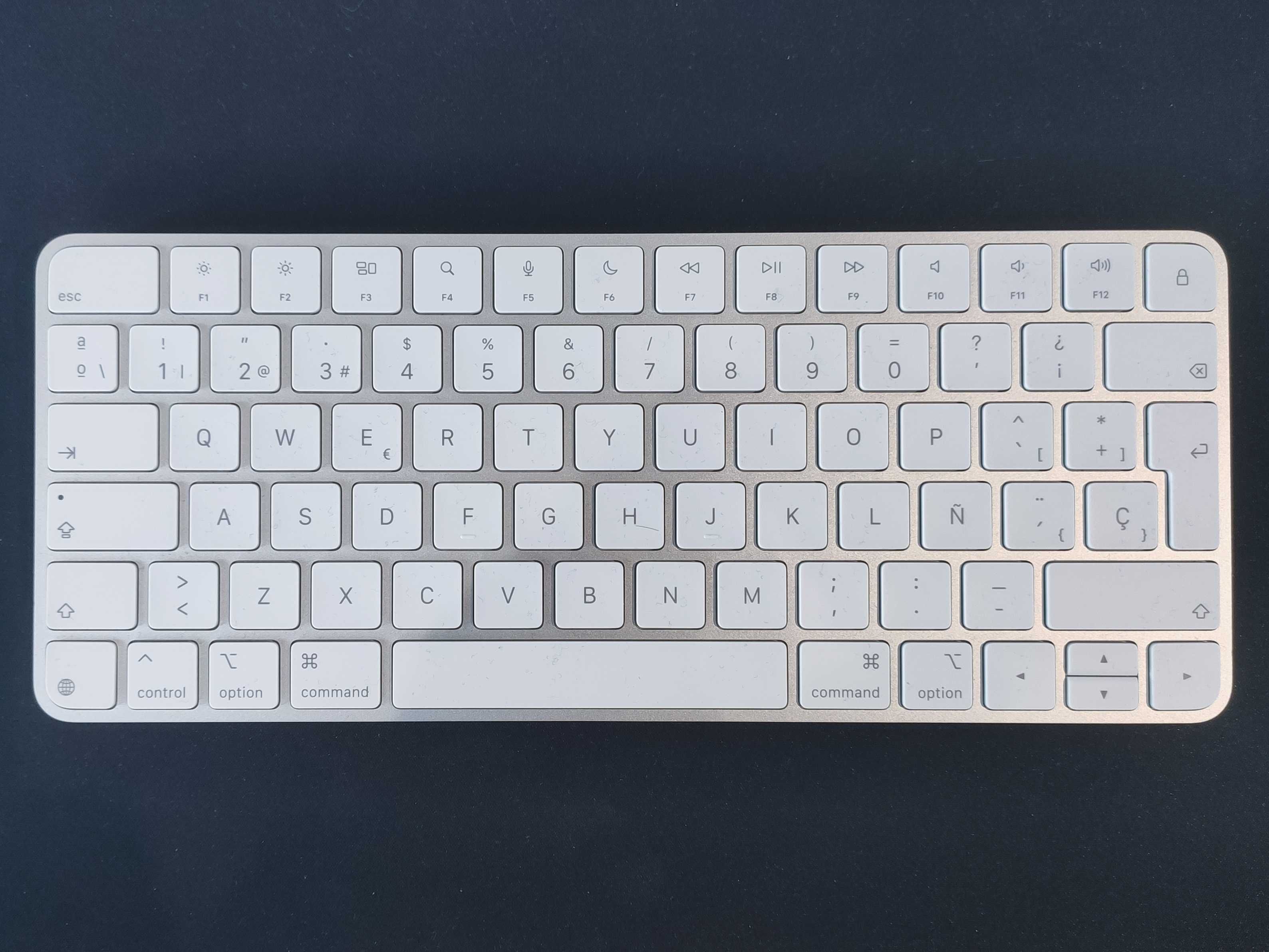 Apple Magic Keyboard (A3203) USB-C - Branco (Ótimo Estado)