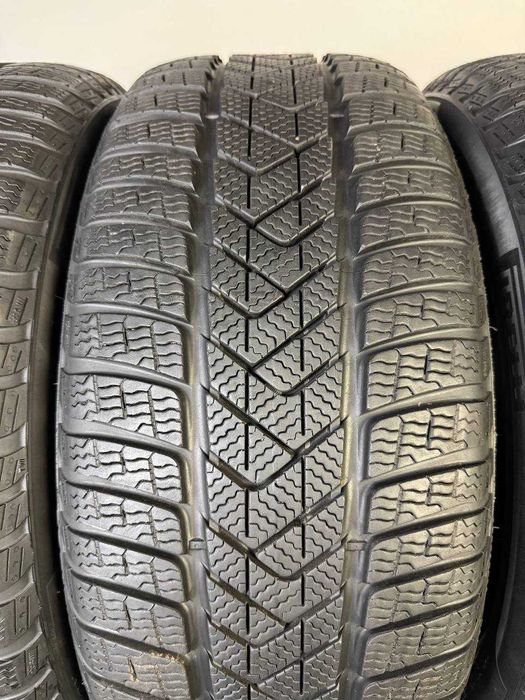 245/40/19 R19 Pirelli Sottozero 3 RSC 98V 4шт Зимова шина 7+мм