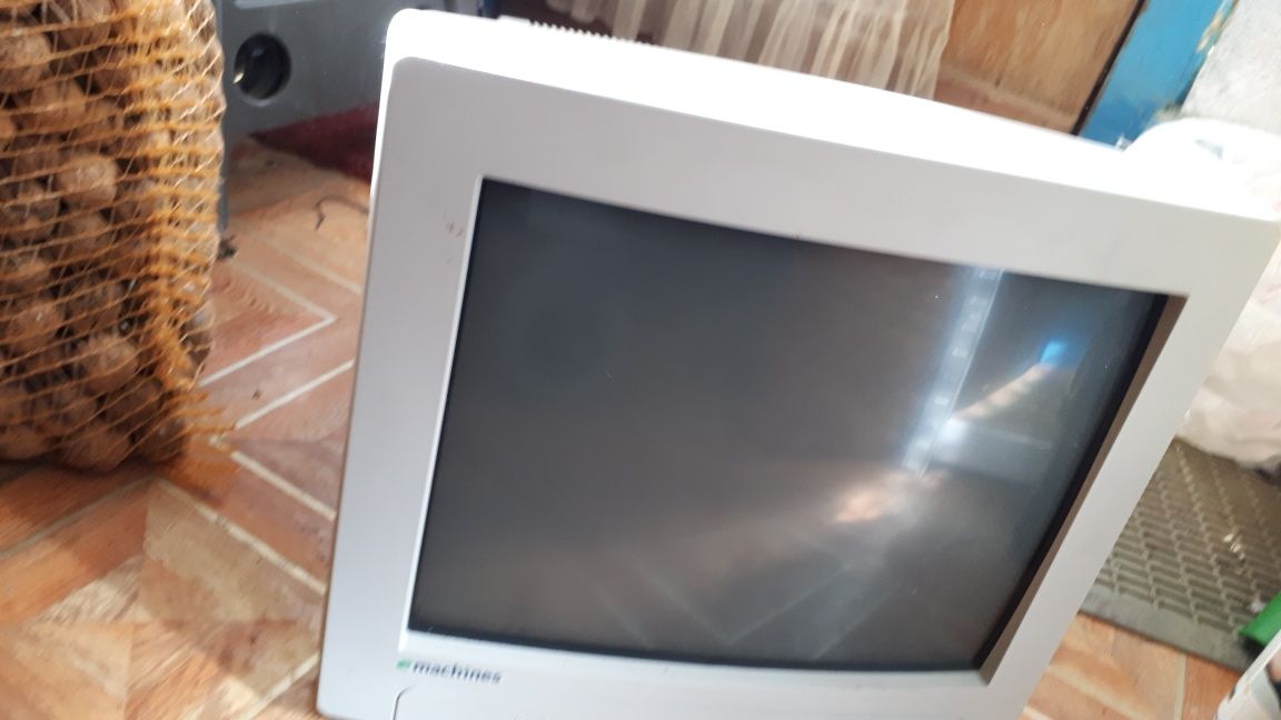 Sprzedam monitor CRT 17 "