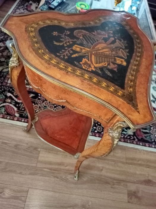 Piękna konsola zdobiona intarsja antyk