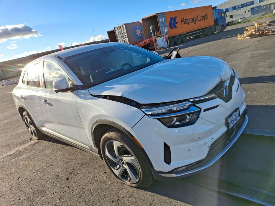 Vinfast VF8 електричний кросовер повний привід 90kw батарея терміново