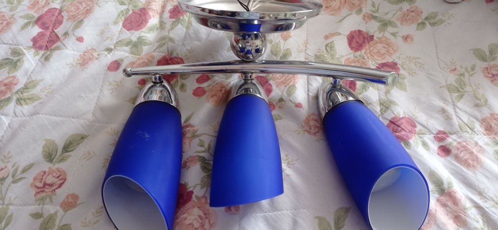 Люстра синього кольору