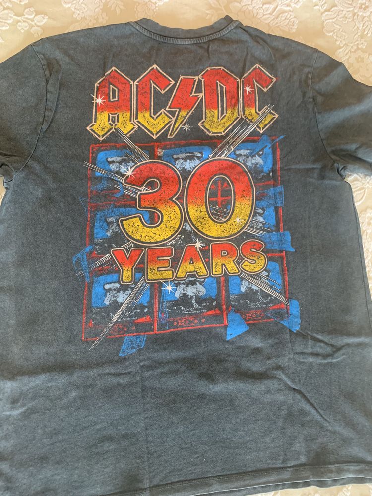 Tshirt  com desenho “AC/DC”