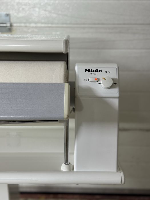 Прасувальний каток Miele B890 — ідеальний стан, відмінна якість