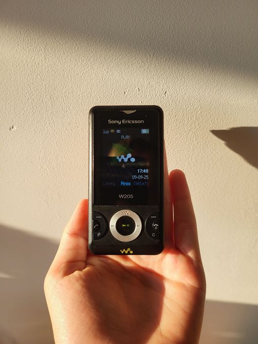 Sony Ericsson W205