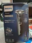 Sprzedam nową maszynkę golarkę Philips 5000 ze stacją i gwarancją