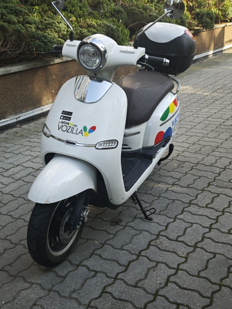 Skuter elektryczny Vozilla 3000W retro Vespa Blinkee 2x akumulator