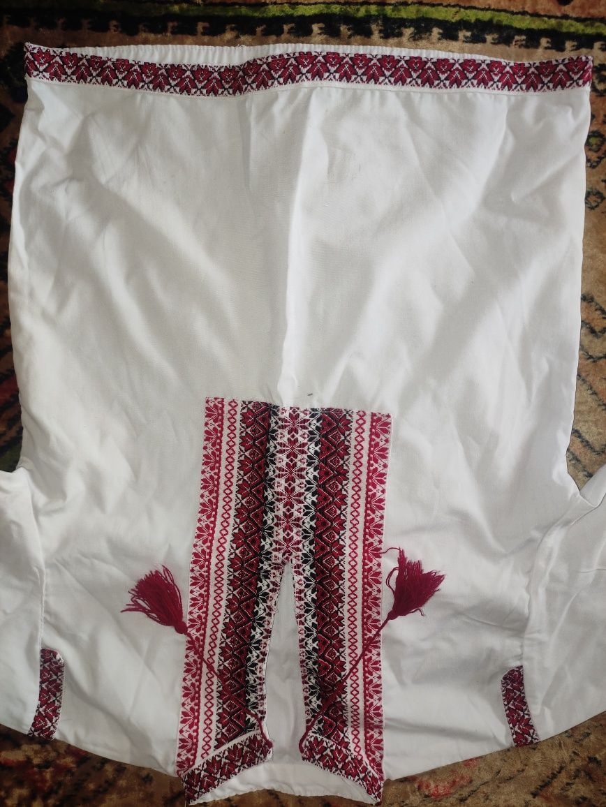 Продам дитячу вишиванку на хлопчика