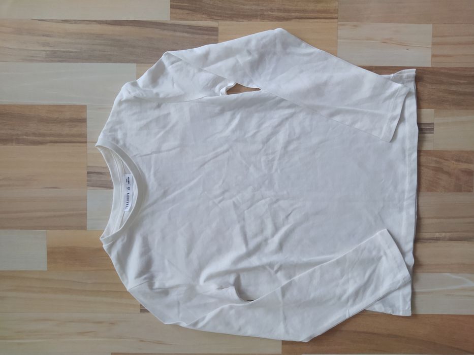 biała koszulka, bluzka z długim rękawem firmy Terranova r. 128/134