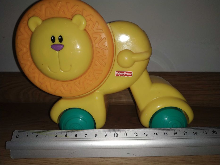 Lew fisher price naciśnij i jedź