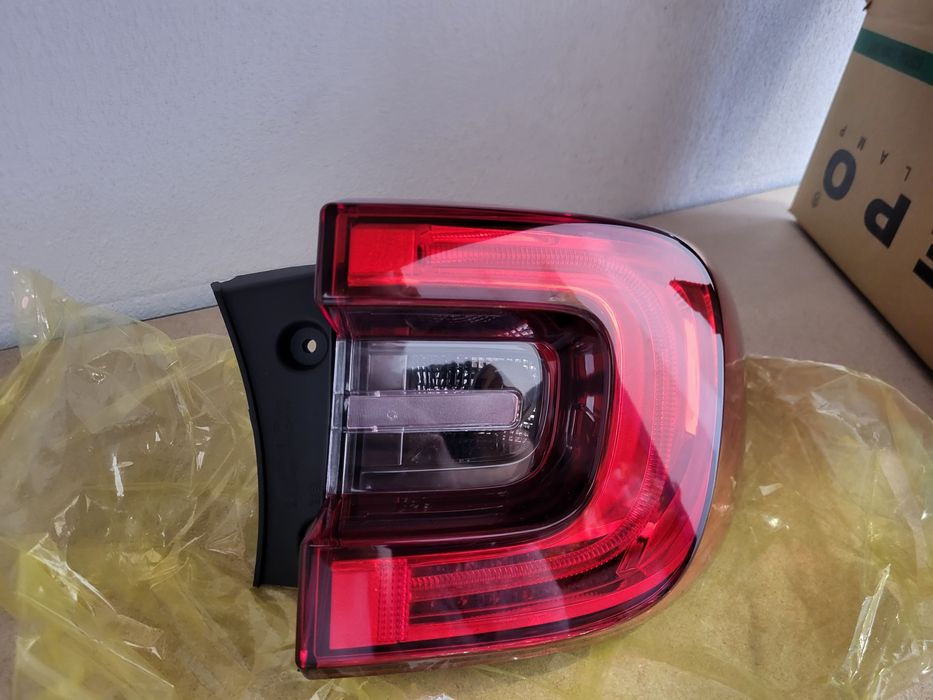 Farolim direito ilharga Renault Kadjar novo