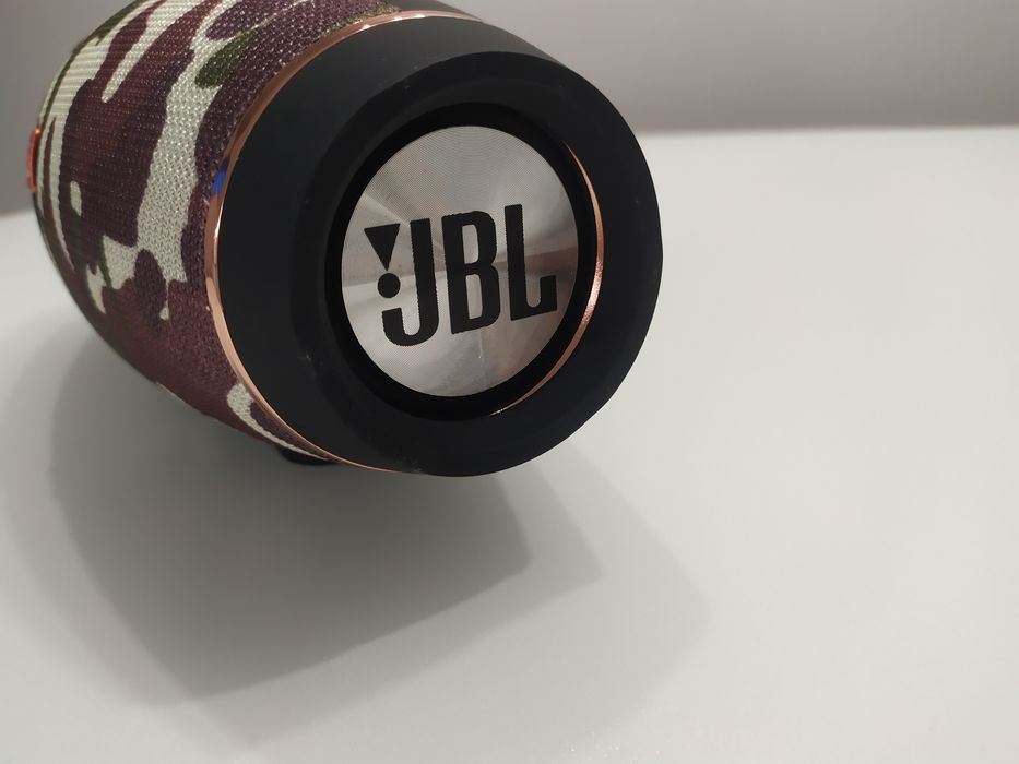 Блютуз колонка JBL . Новая.