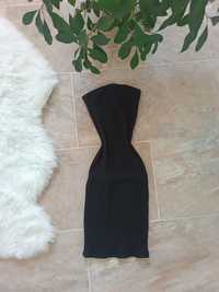 Czarna krótka sukienka dopasowana bez ramiączek