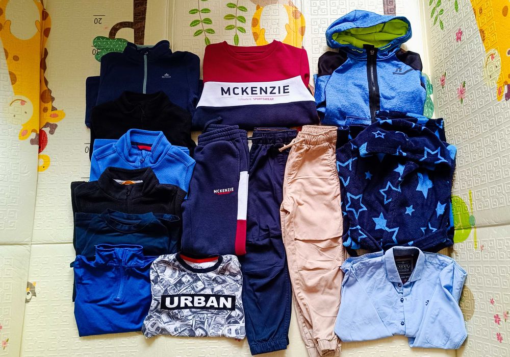 Лот теплих речей на 5-6 років, флісові кофти, джогери H&М,халат, штани