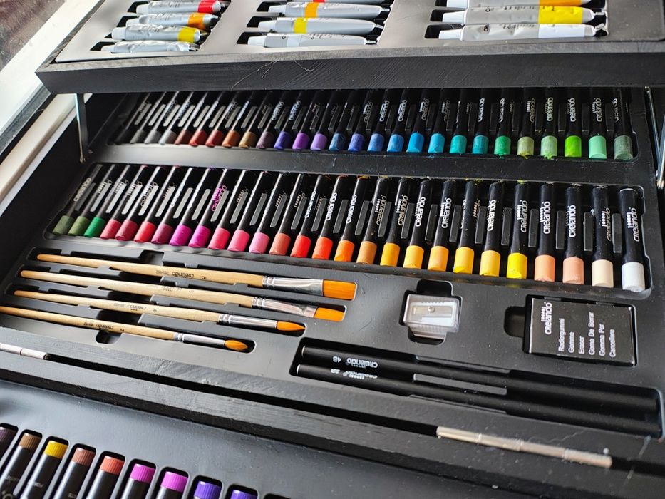 Величезний набір для малювання