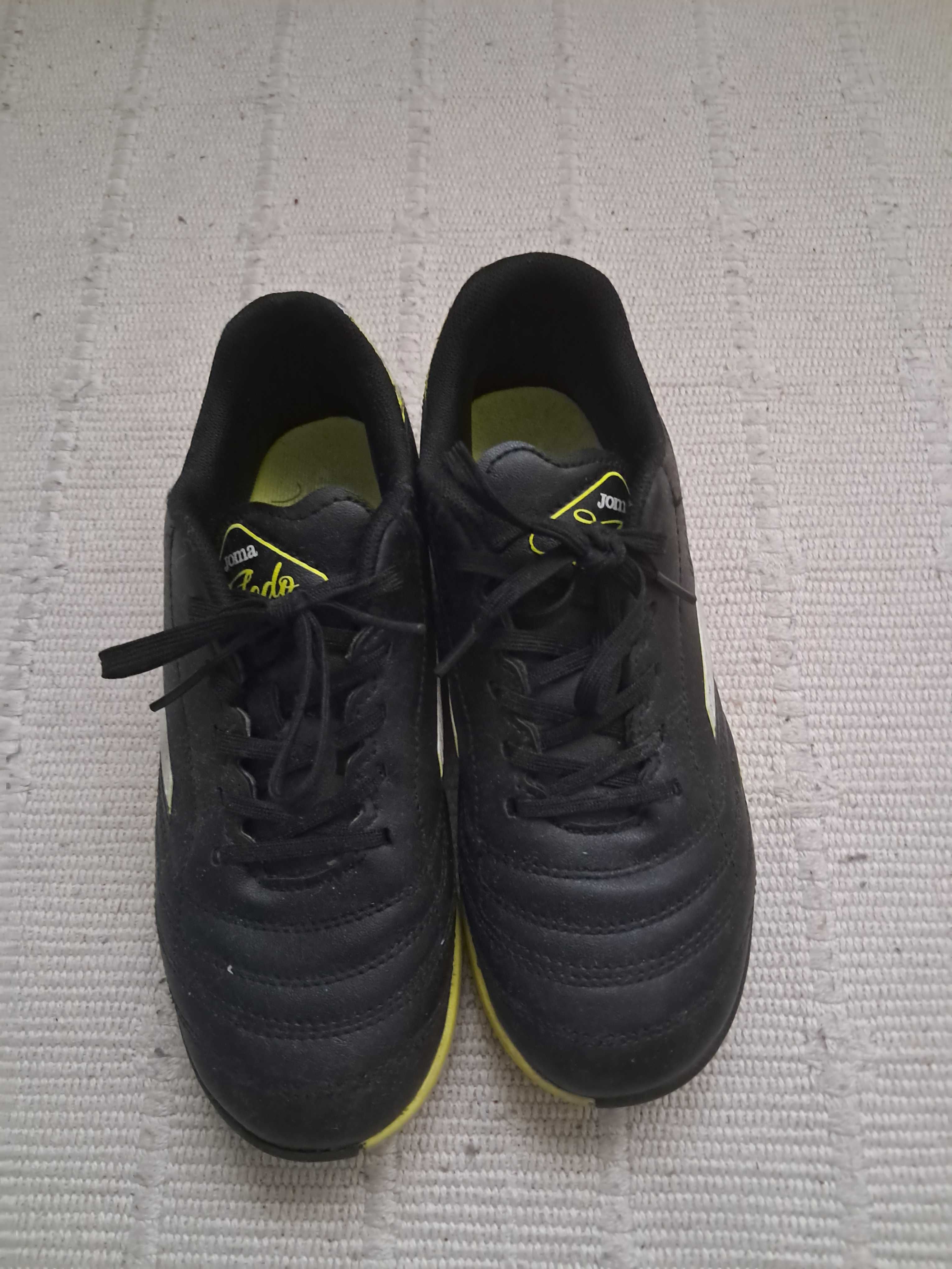 chuteiras de futsal JOMA - piso turf