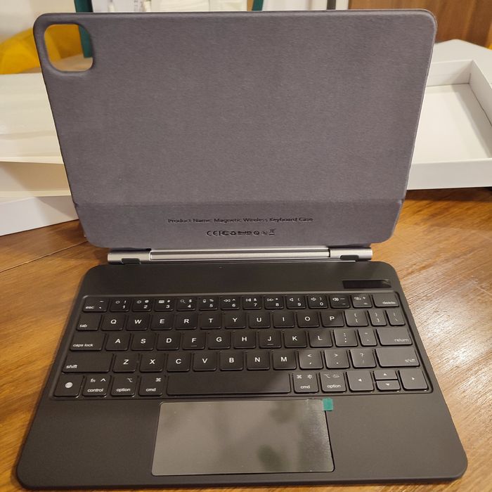 Magnetyczna klawiatura z etui do iPad Pro 11" (2024) – Dux Ducis