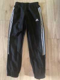 Spodnie marki Adidas 140