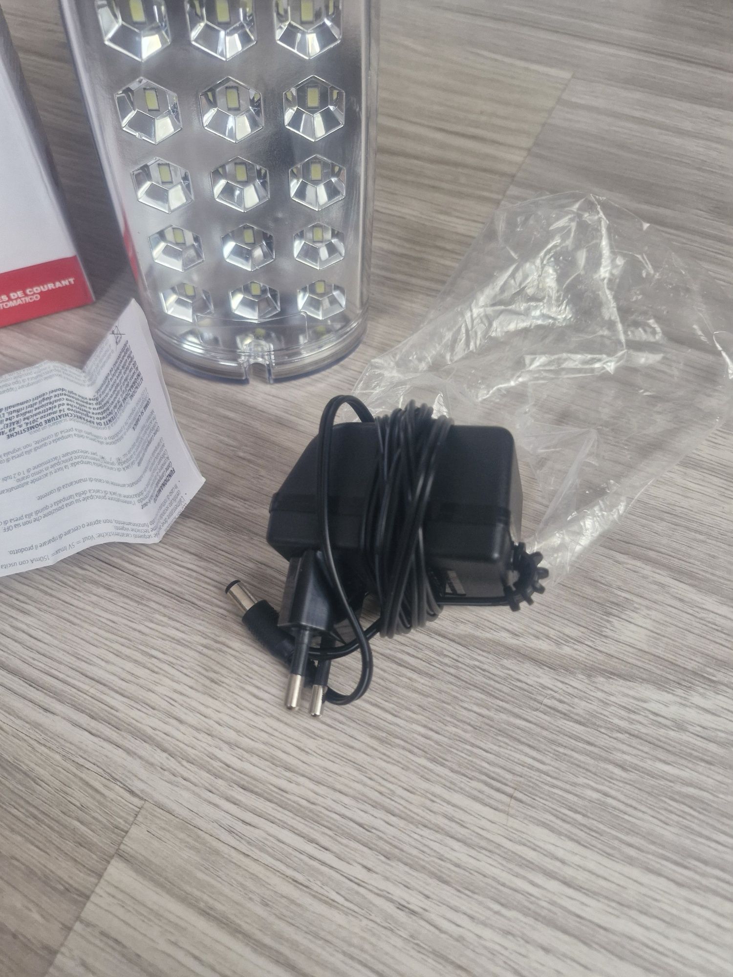 Lampka z wbudowanym akumulatorem