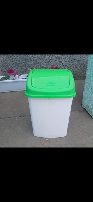 Шафа для ванної, мусорник..