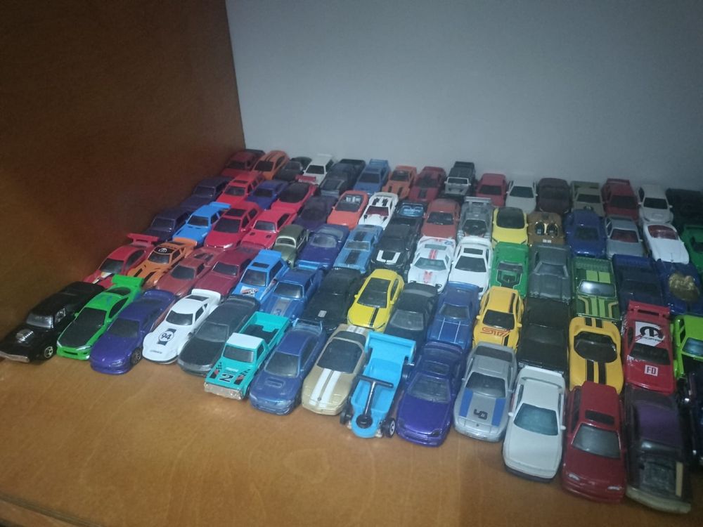 Coleção carros Hotwheels variados