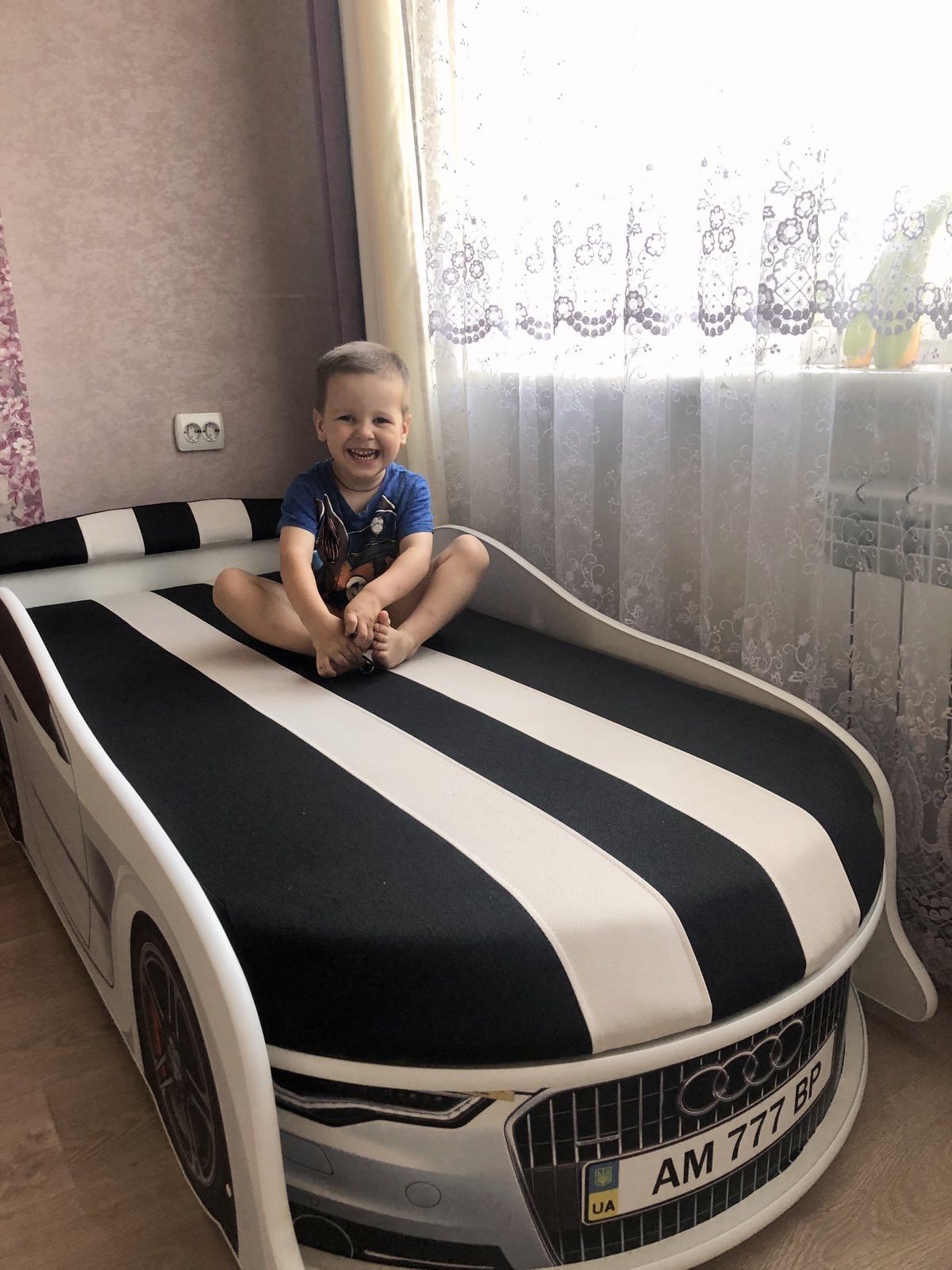 Детская кровать машина.Бесплатная доставка по Украине.