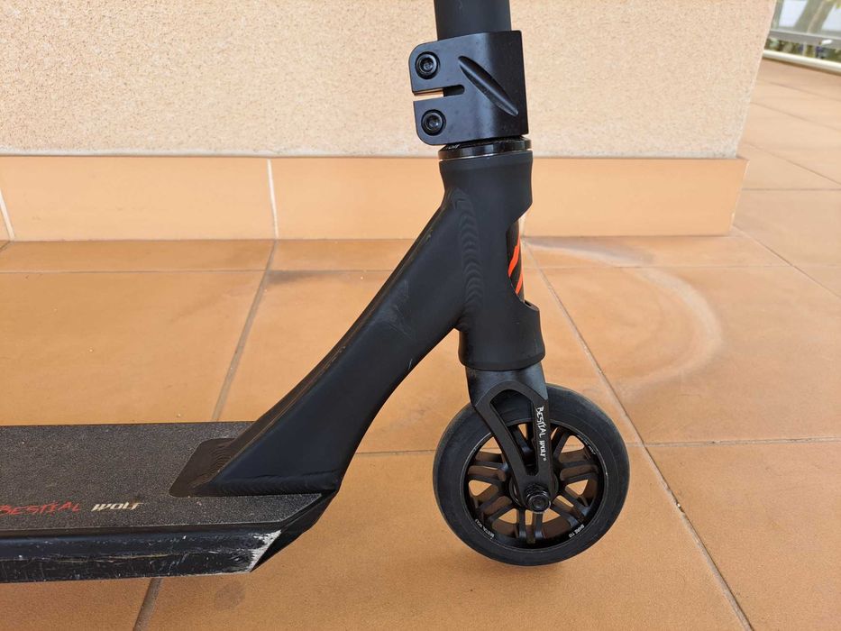 Trotinete profissional Bestial Wolf modelo Rocky R12