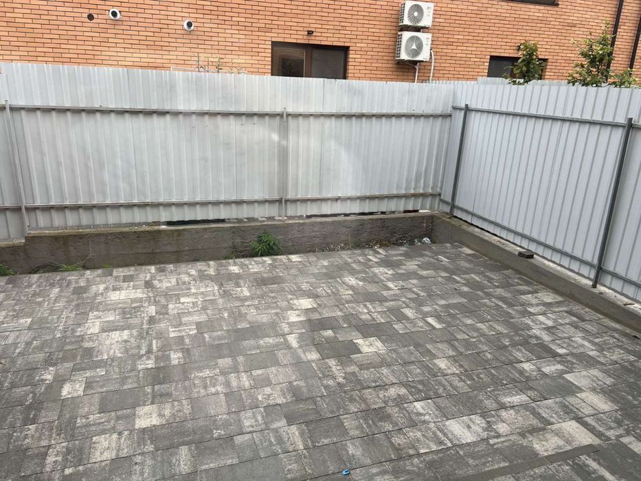 Здається Шикарний Таунхаус на Весняному перша здача.