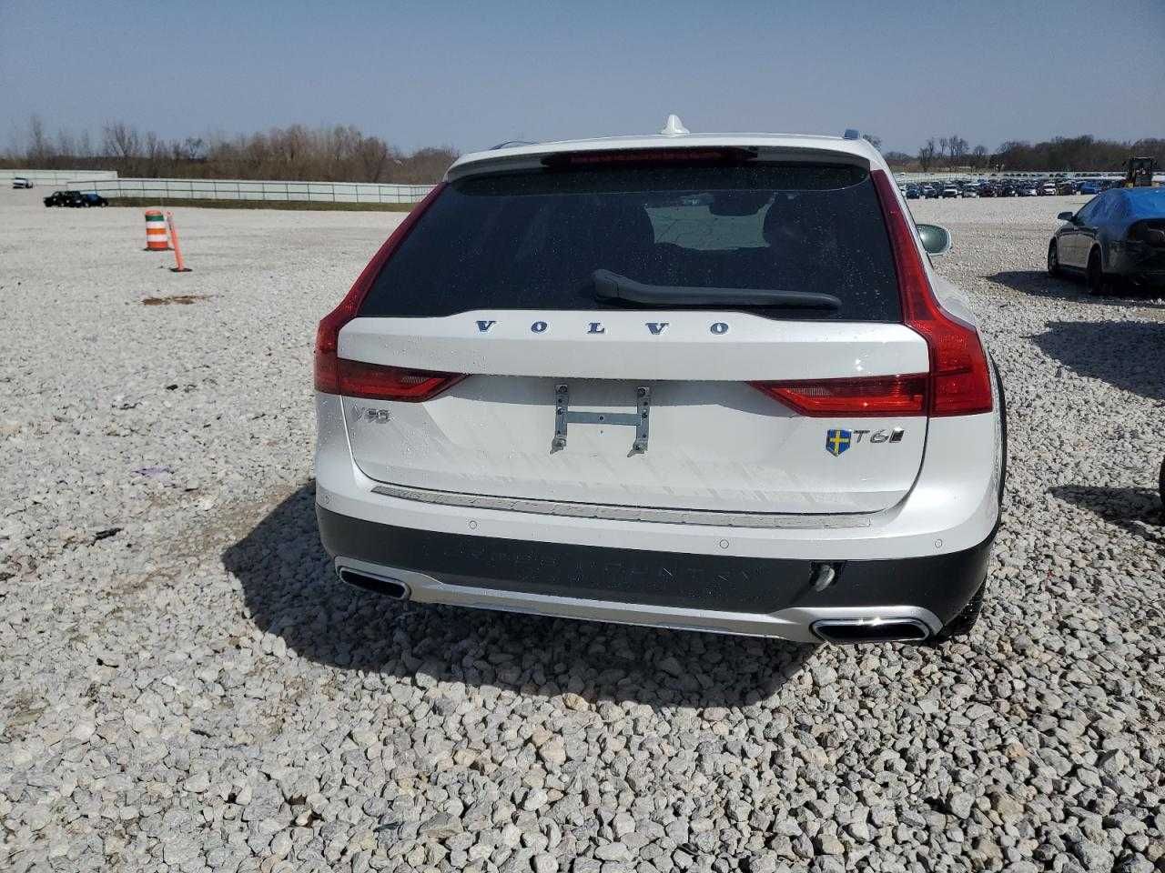 Volvo V90 Cross country T6 inscription