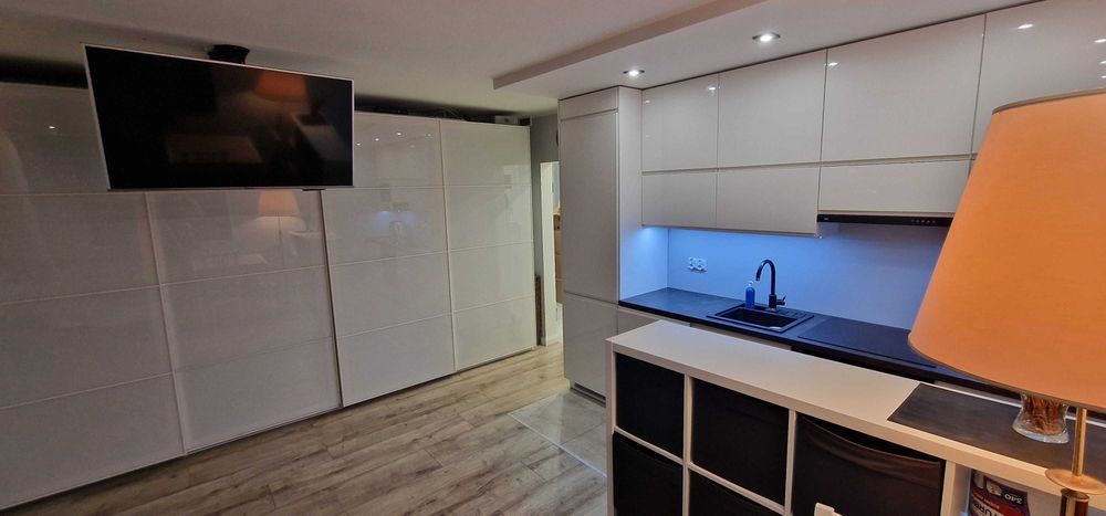 3-pok z klimatyzacją. Os.monitorowane, zamknięty parking. Bez prowizji