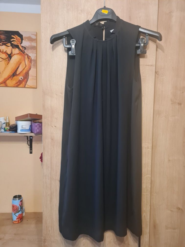 Sukienka ze stójką r.40