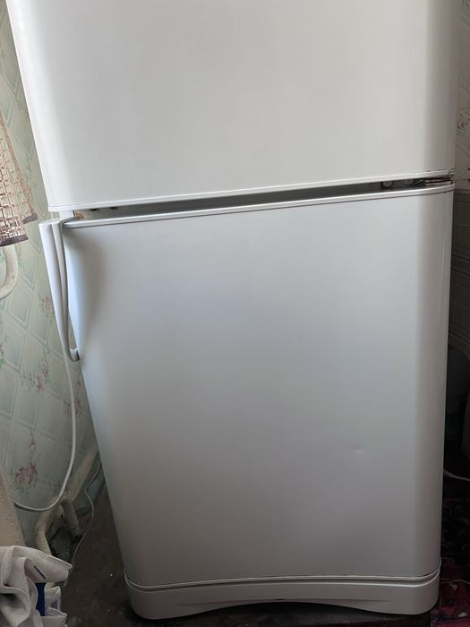 Холодильник Indesit