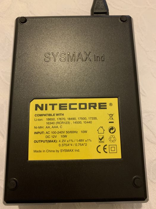 Carregador pilhas / baterias Nitecore i4
