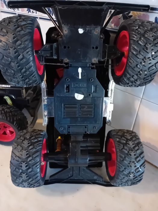 Conjunto de 2 Monster Trucks sem Comandos