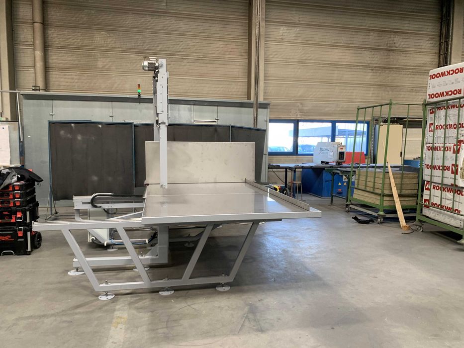 Maszyna do cięcia wełny mineralnej, pianek i miękkich materiałów