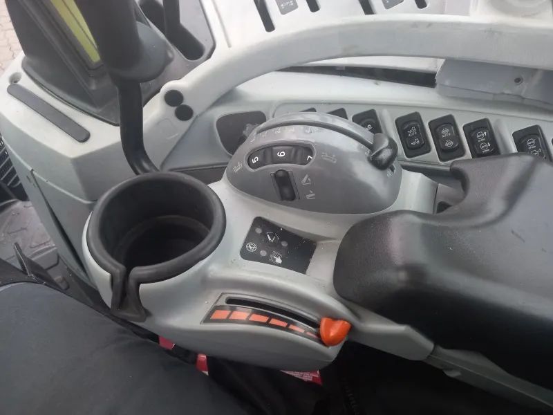 Podłokietnik 48009320 New Holland T6.155