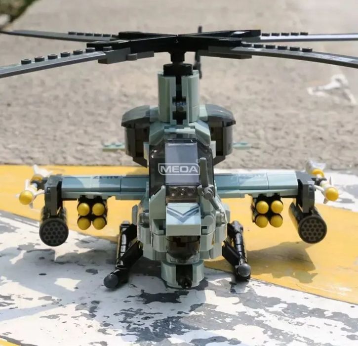 Конструктор вертолёт AH 1Z военный самолет 597 шт детский Lego Technic