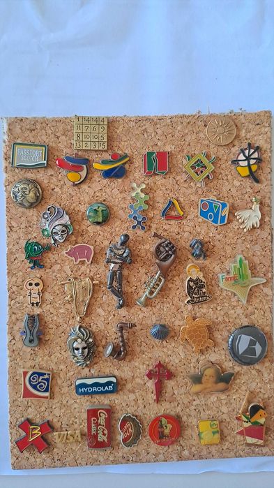 Pins Hard Rock Café e muitos + (preços variados)