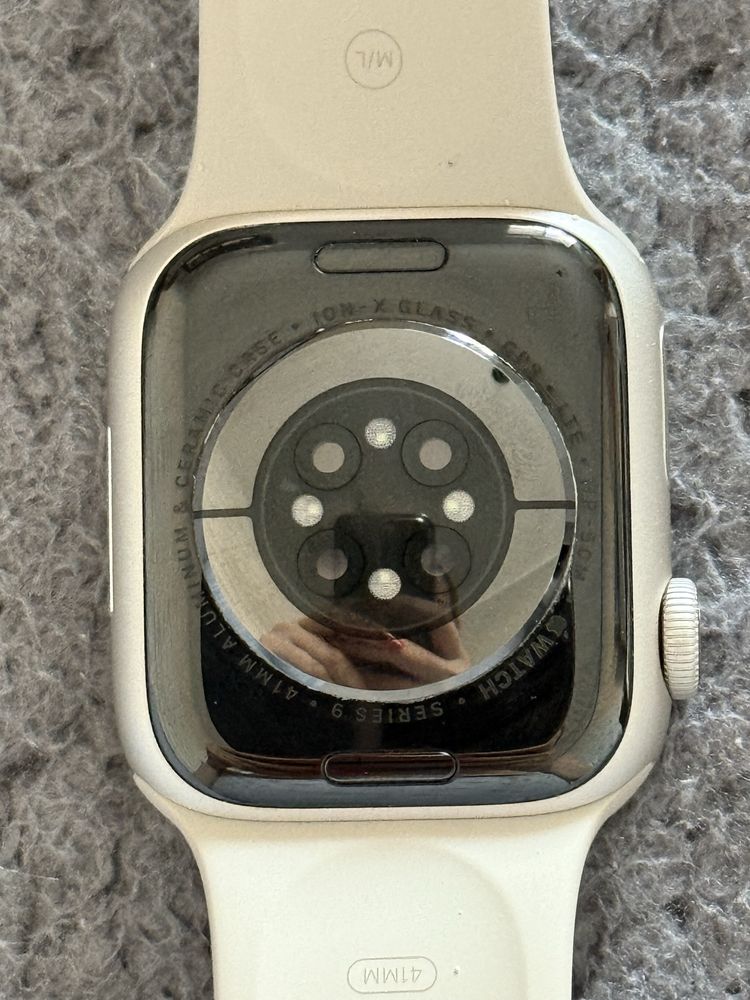 Apple Watch Series 9 42mm GPS + Cellular