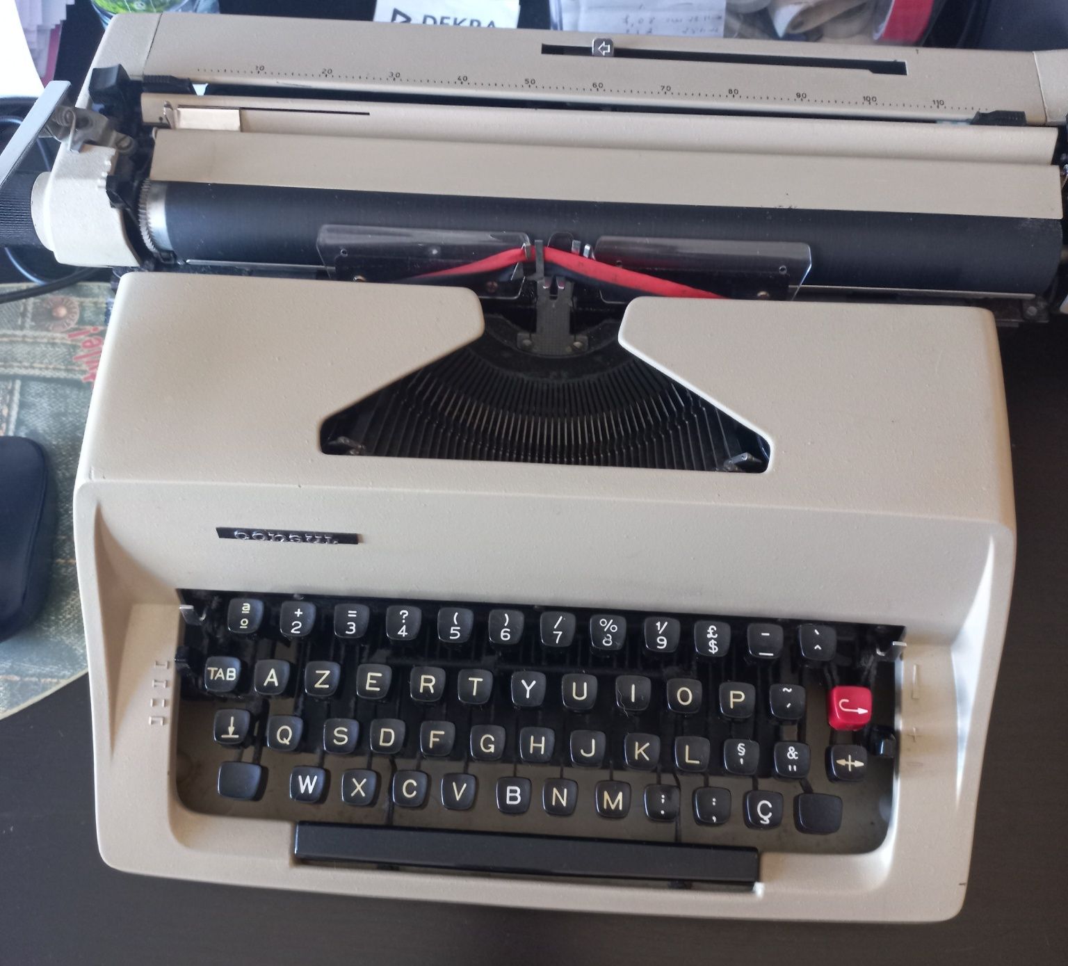 Máquina de escrever "consul"