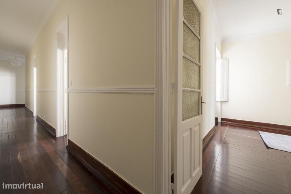 Quarto - localizado em Alcântara Lisbon