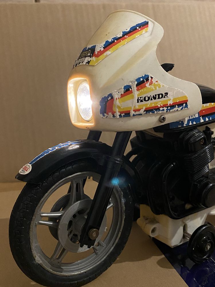 Miniatura/kolekcjonerska zabawka/model Honda CR 750 PRL