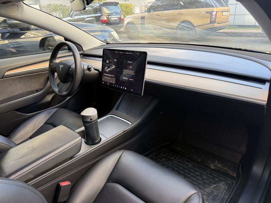 Продам не биту Tesla model 3