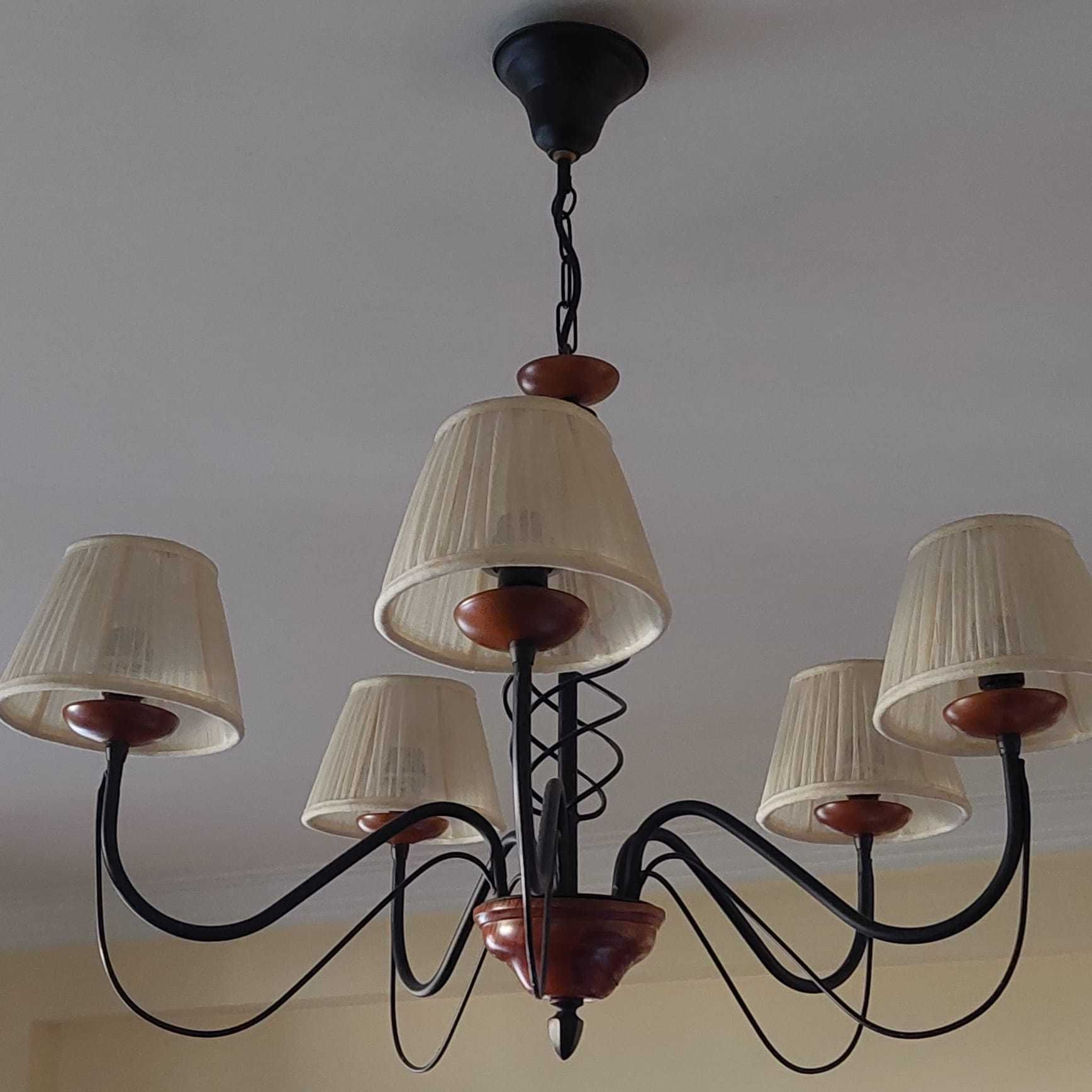 Candeeiro de teto com 5 focos de luz